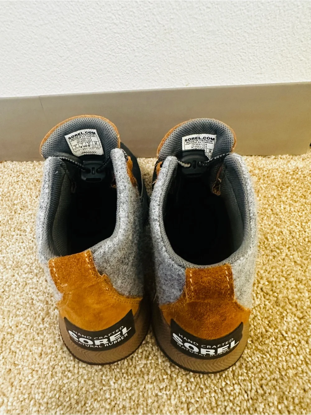 Sorel Kids 2 Brown, Gray & Black Winter Boots Excellent Condition